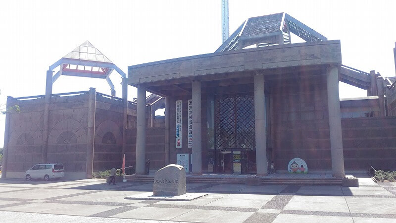 立派な建物は、瀬戸大橋記念館
